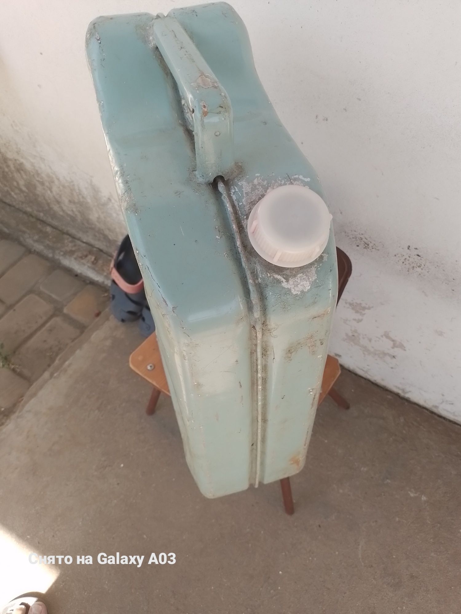 Продаю алюминиевую канистру.
