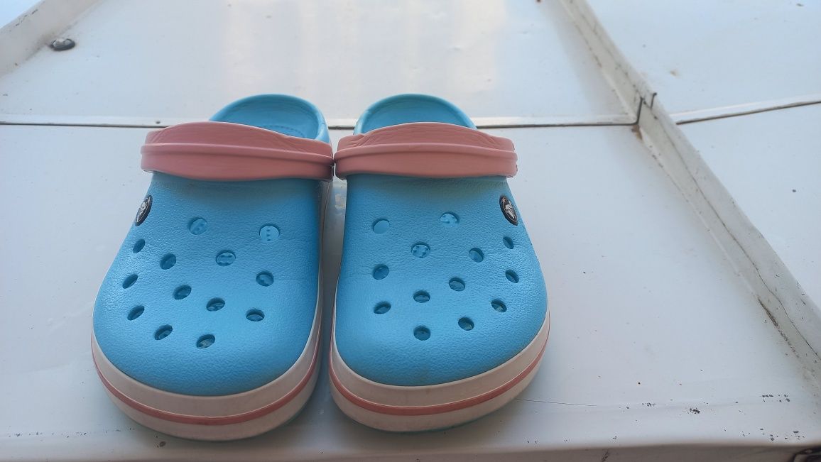 Крокси фірми Crocs