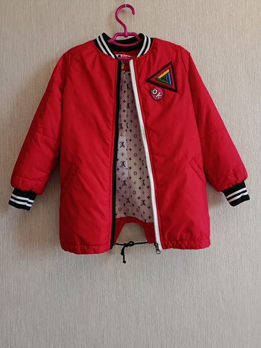 Куртка на дівчинку