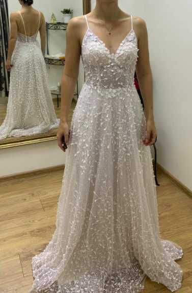 Najpiękniejsza suknia ślubna z welonem