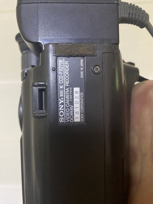 Видеокамера Sony CCD-FX270E