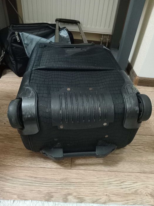 Продам вализу! Чемодан средний до 50см