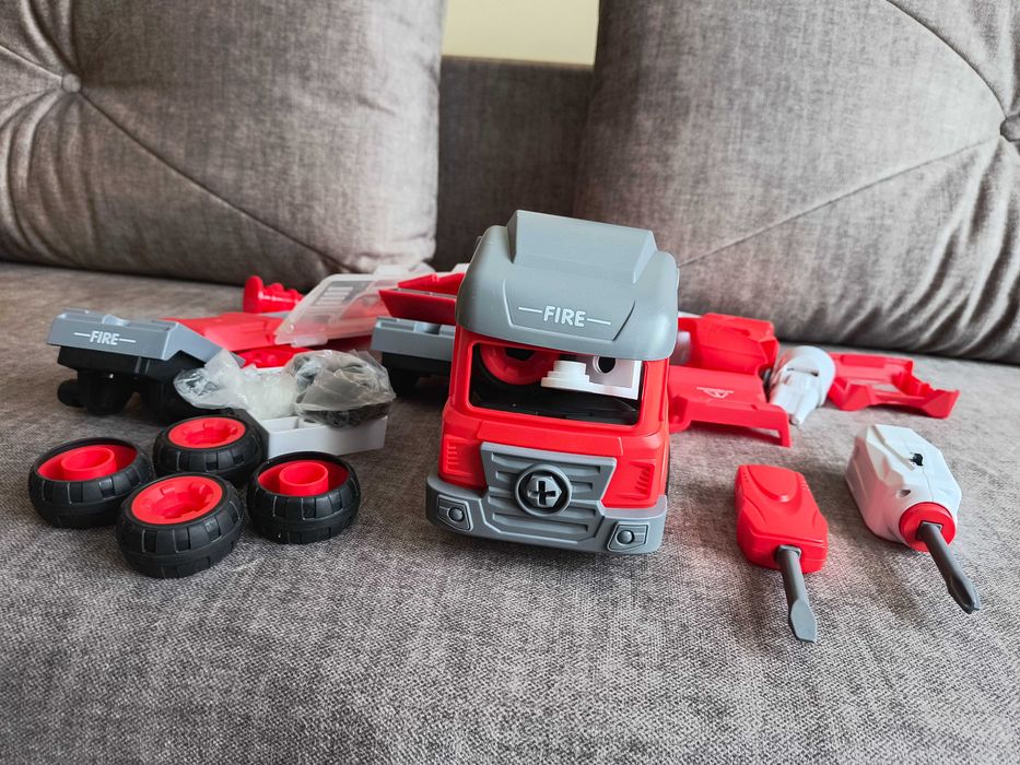 Zabawka ciężarówka do skręcania, miniwkrętarki na baterie, sprawne!