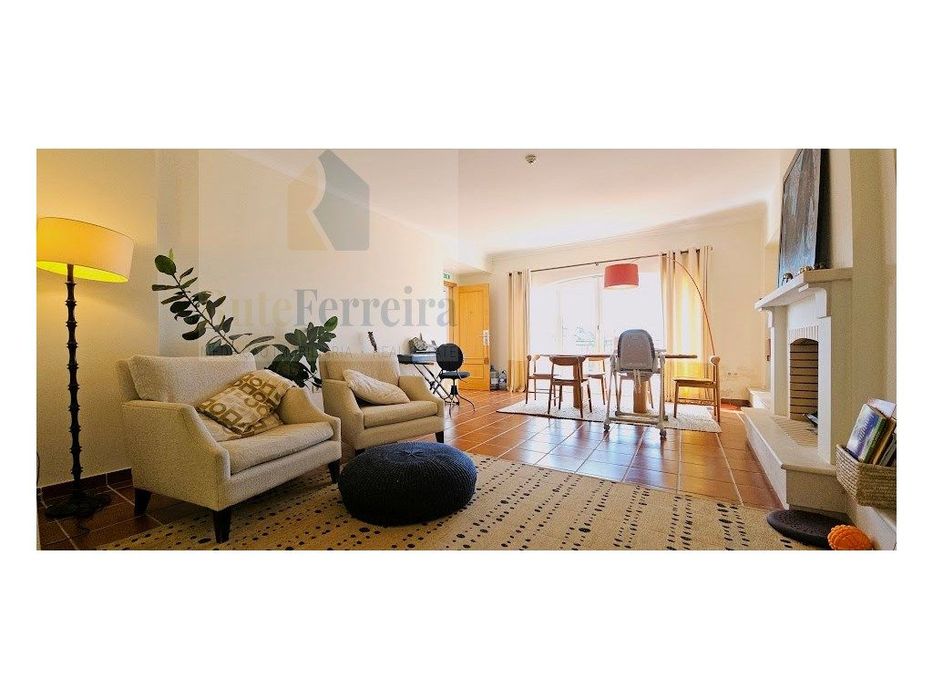 Moradia em banda com e jardim privado no Condominio Campo Real!