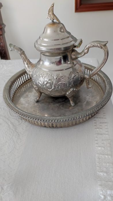 Duas peças em metal