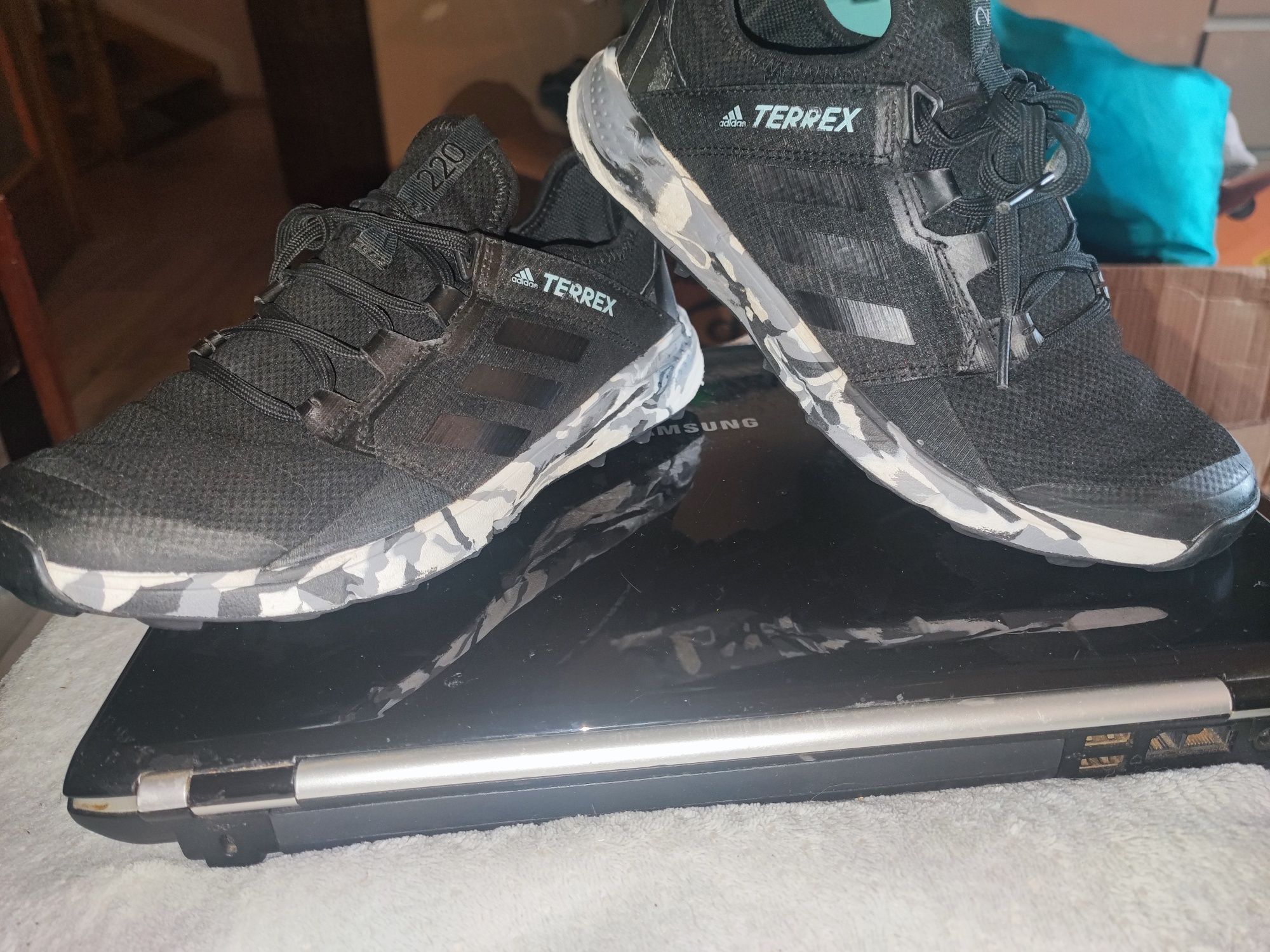 Adidas Terrex 220 Continental