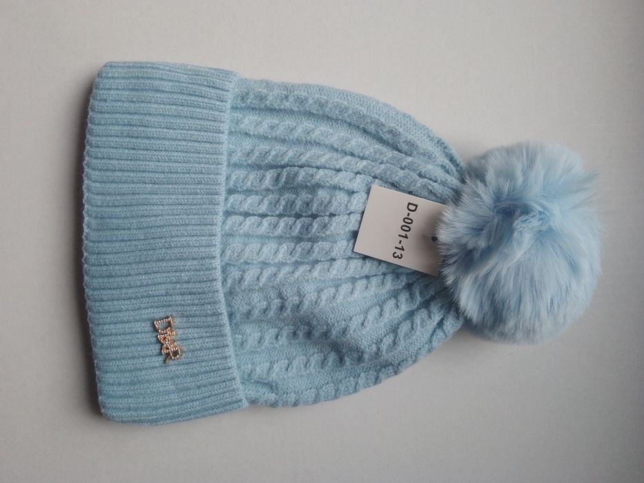 Czapka damska z pomponem