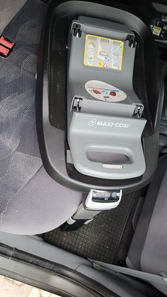 Fotelik Maxi Cosi Cabriofix + baza ISOFIX