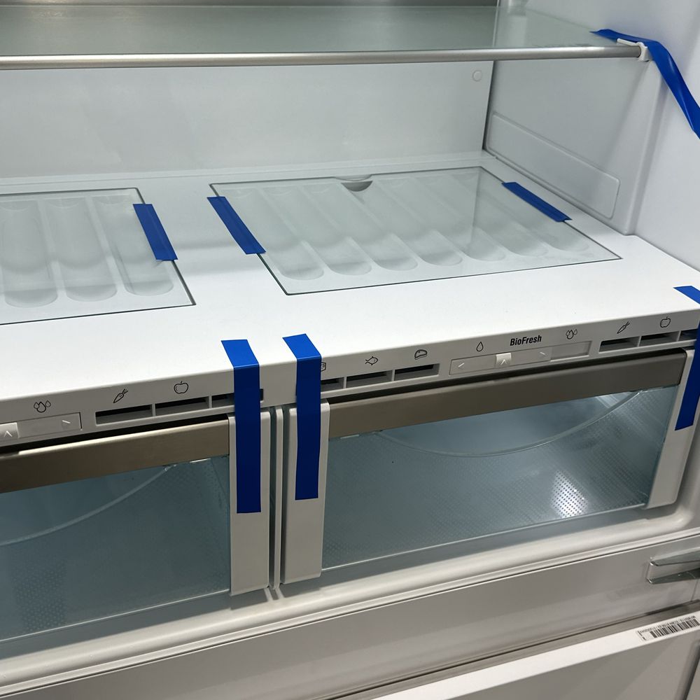Великий вбудований холодильник Liebherr ECBN 6256. З Вітрини!!