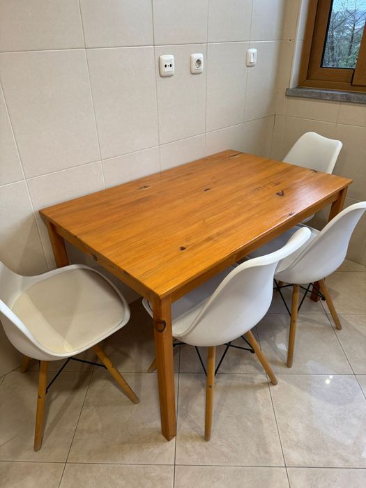 Mesa de refeição + 4 cadeiras