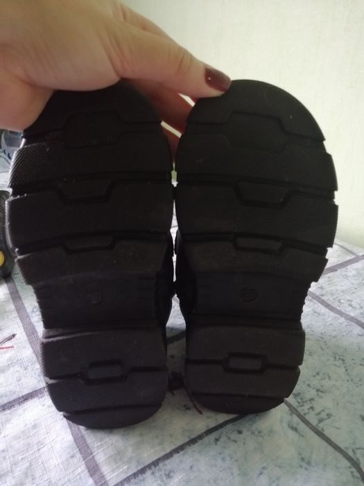 Продам осенние ботинки