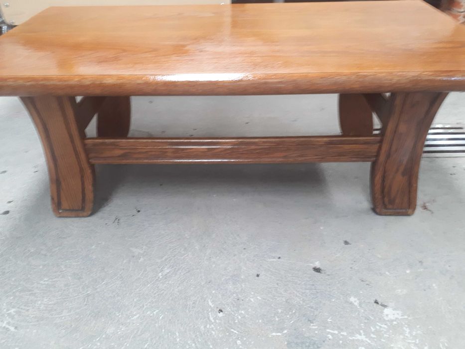 Mesa de sala em castanho
