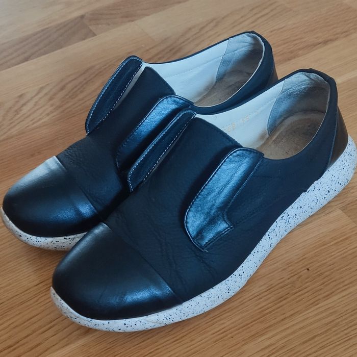 Кросівки  жіночі