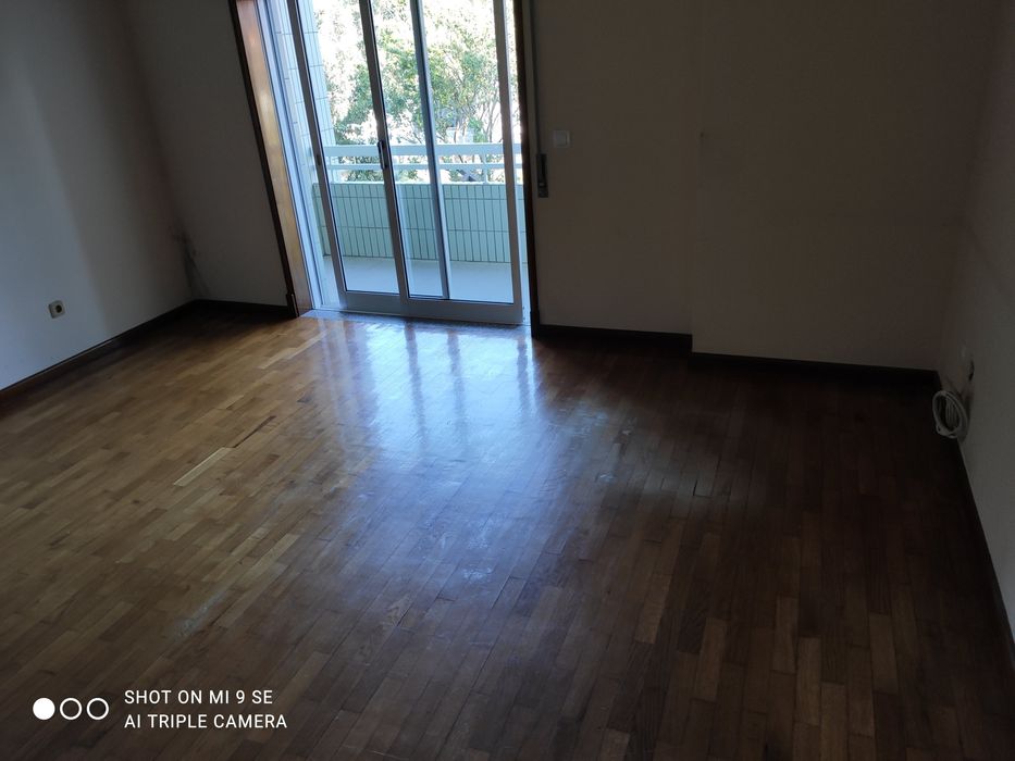 Vendo T1+1 em Gaia com 103m2