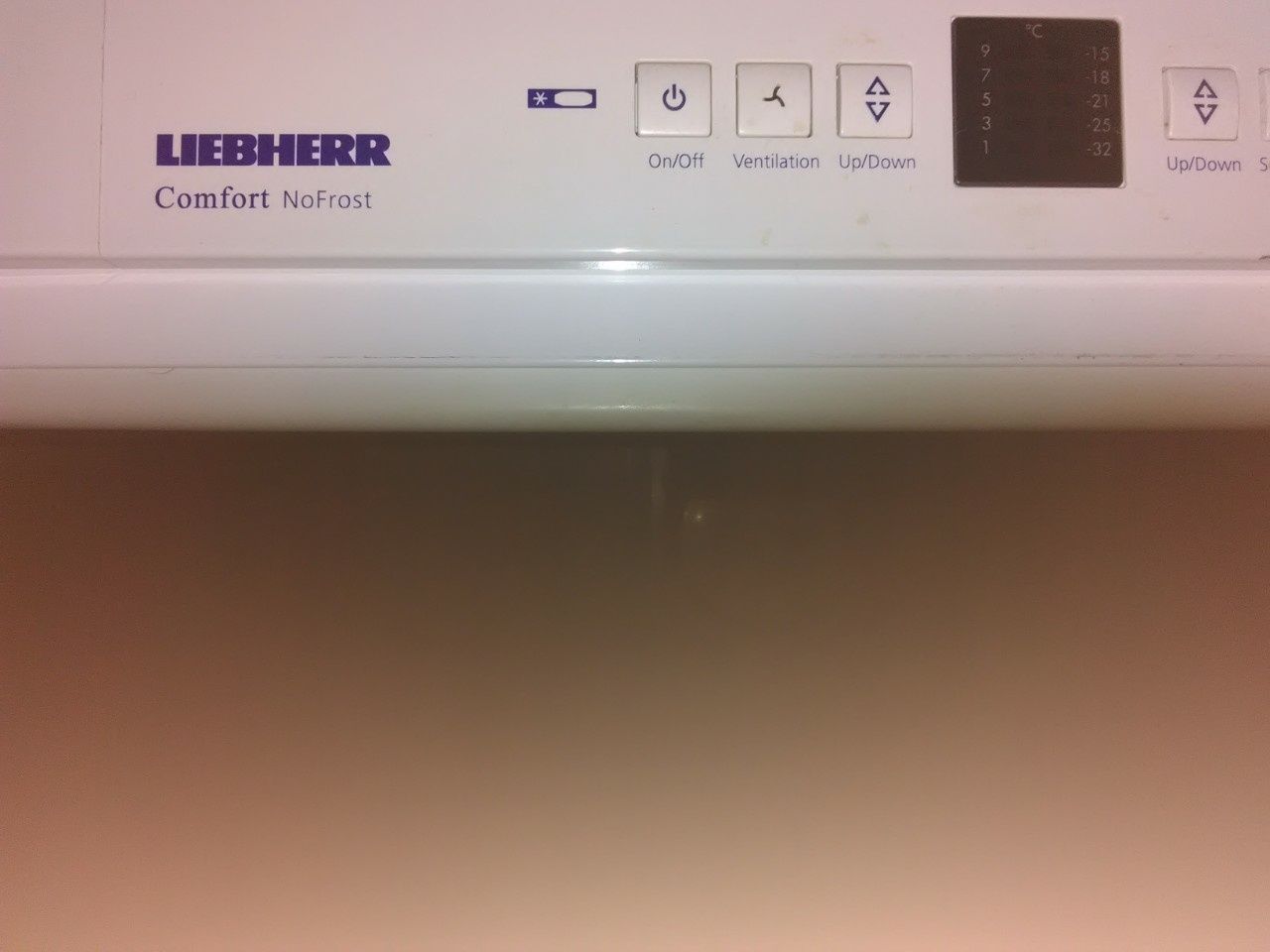 Холодильник LIEBHERR CN 4013 (полочки)