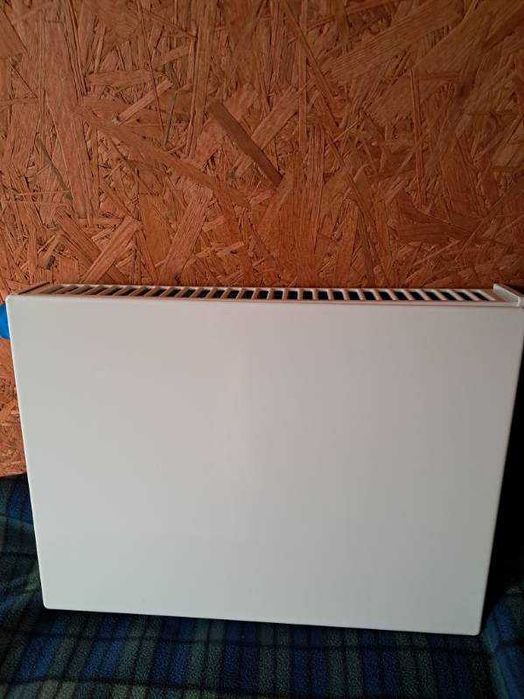 Grzejnik biały płytowy PURMO FCV11 300x400x   głębokość 6,2 cm.