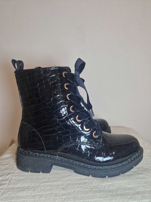 Продам лаковые ботинки р. 37, стелька 22,5 - 23 см