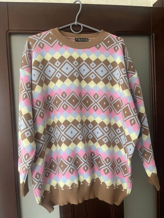 Свитер женский с орнаментом.