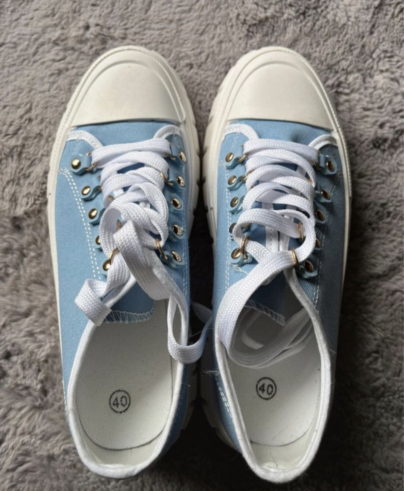 Trampki baby blue 40