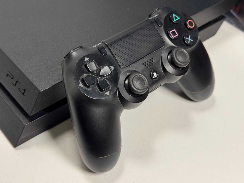 Konsola PlayStation 4 PS4 1TB z Padem Super Stan Soft 12.50