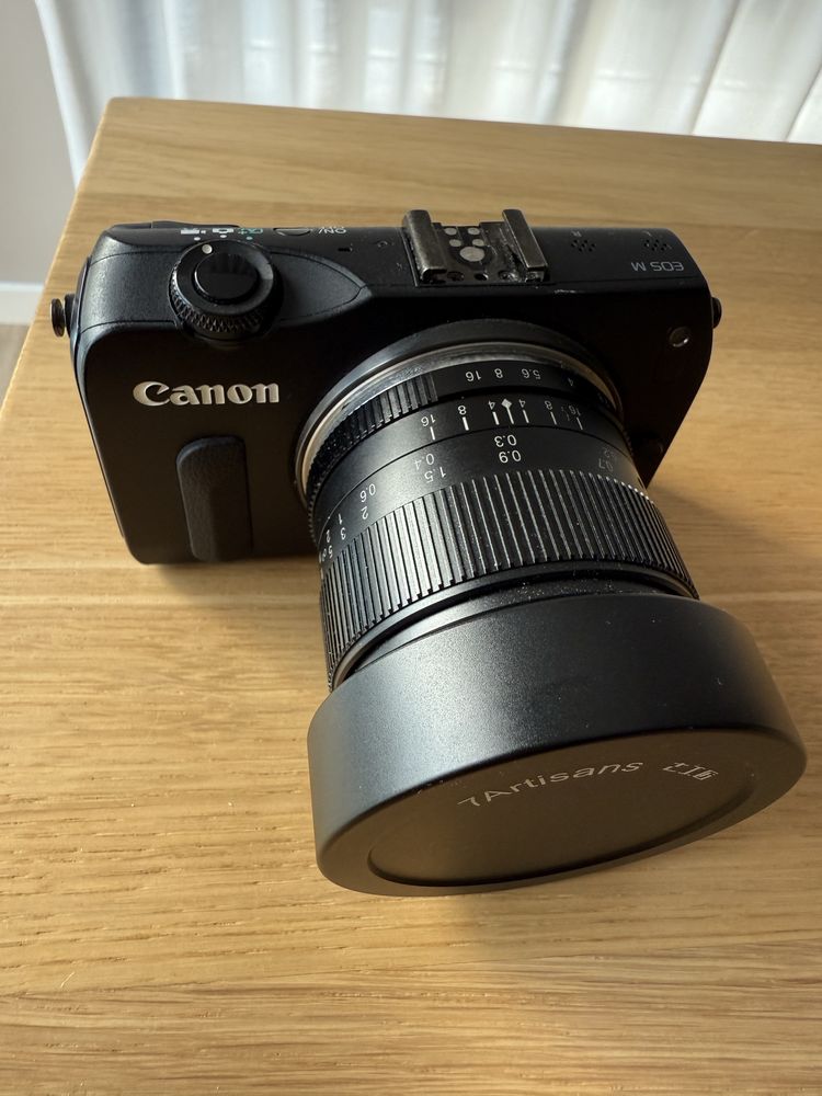 Camera Canon EOS M