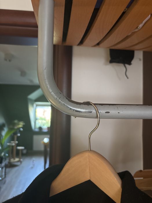 Wieszak na ubrania wiszacy