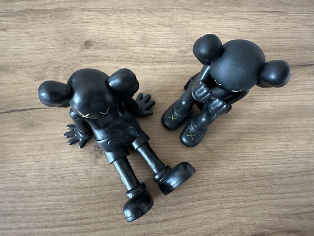 Kaws companion, bearbrick.