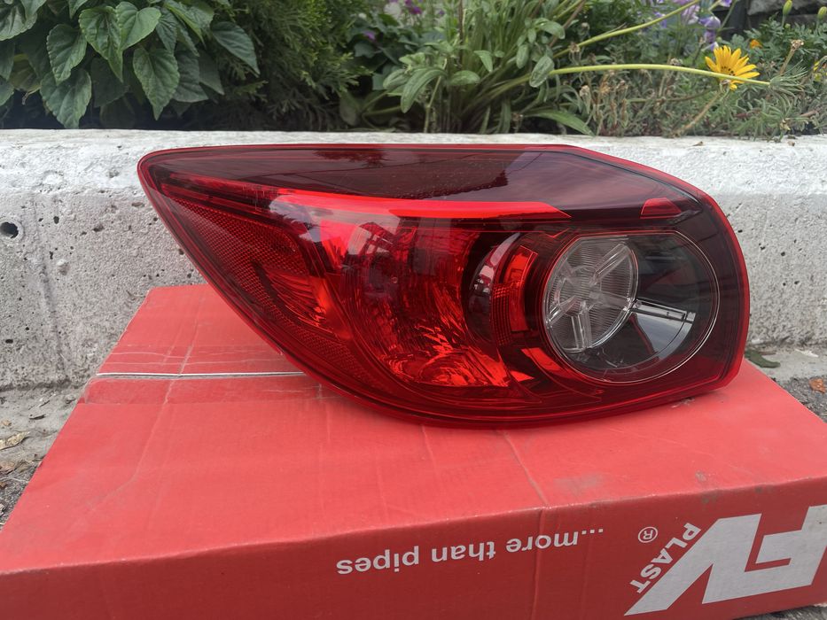 Задние фонари Mazda 3 2016