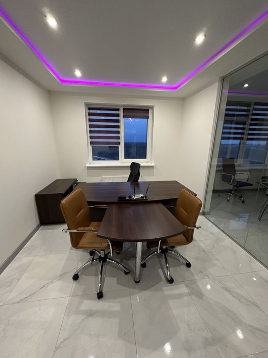 Офис с ремонтом и мебелью , большой метраж