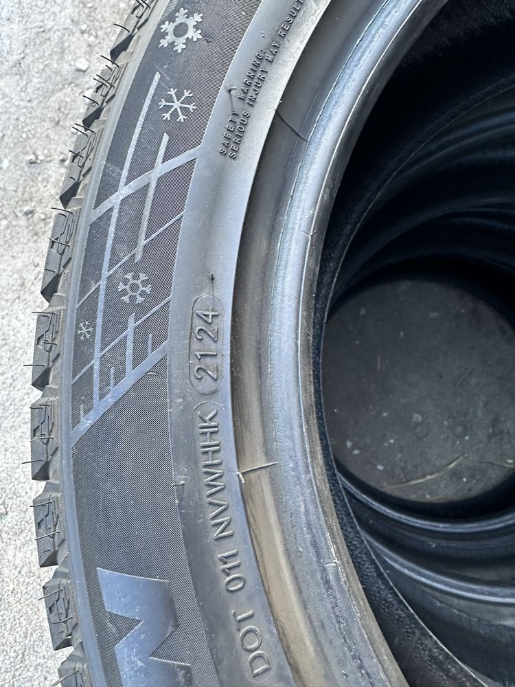 Продам зимнюю Резину 235/50 R17 состояние новой