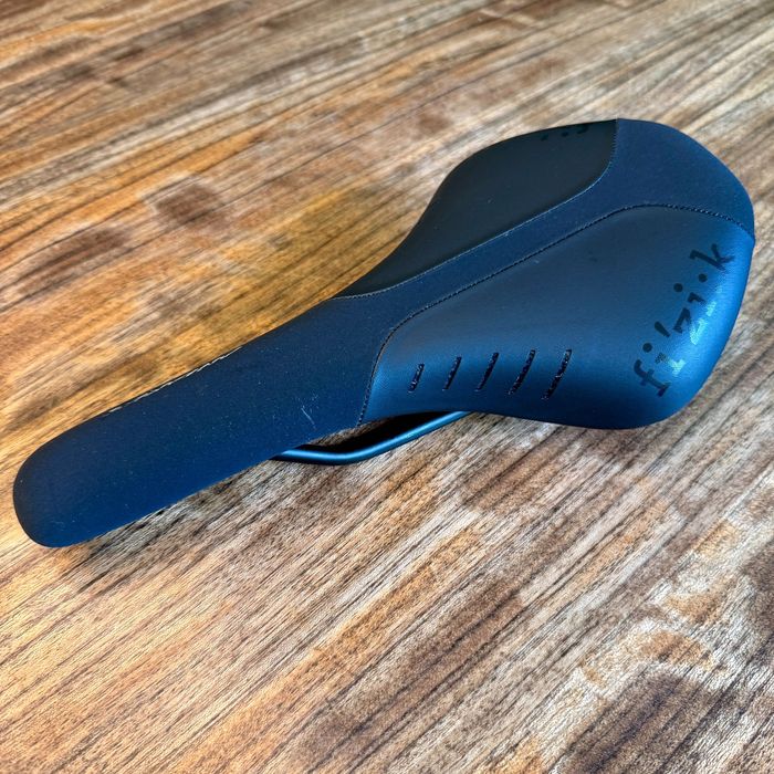 Siodełko kolarskie Fizik R5, szer. 140 mm