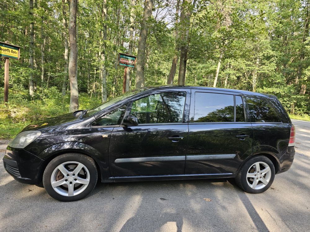 Opel Zafira 1.9 cdti hak 7 osób