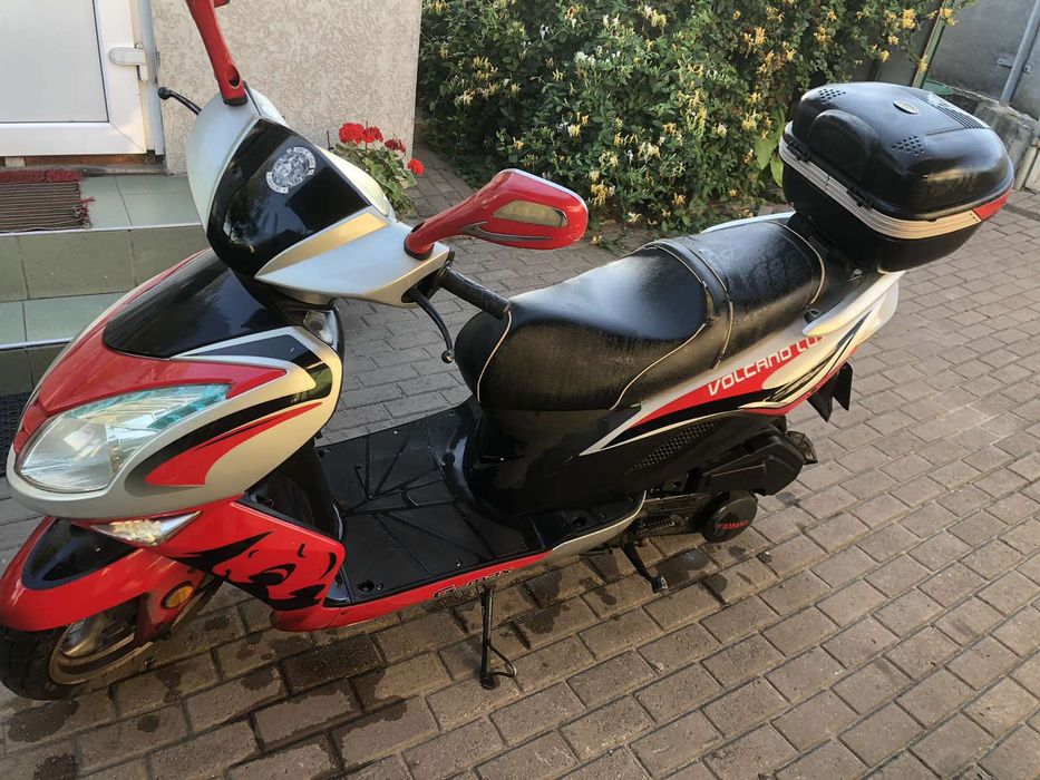 Скутер G-Max Vulcano Lux