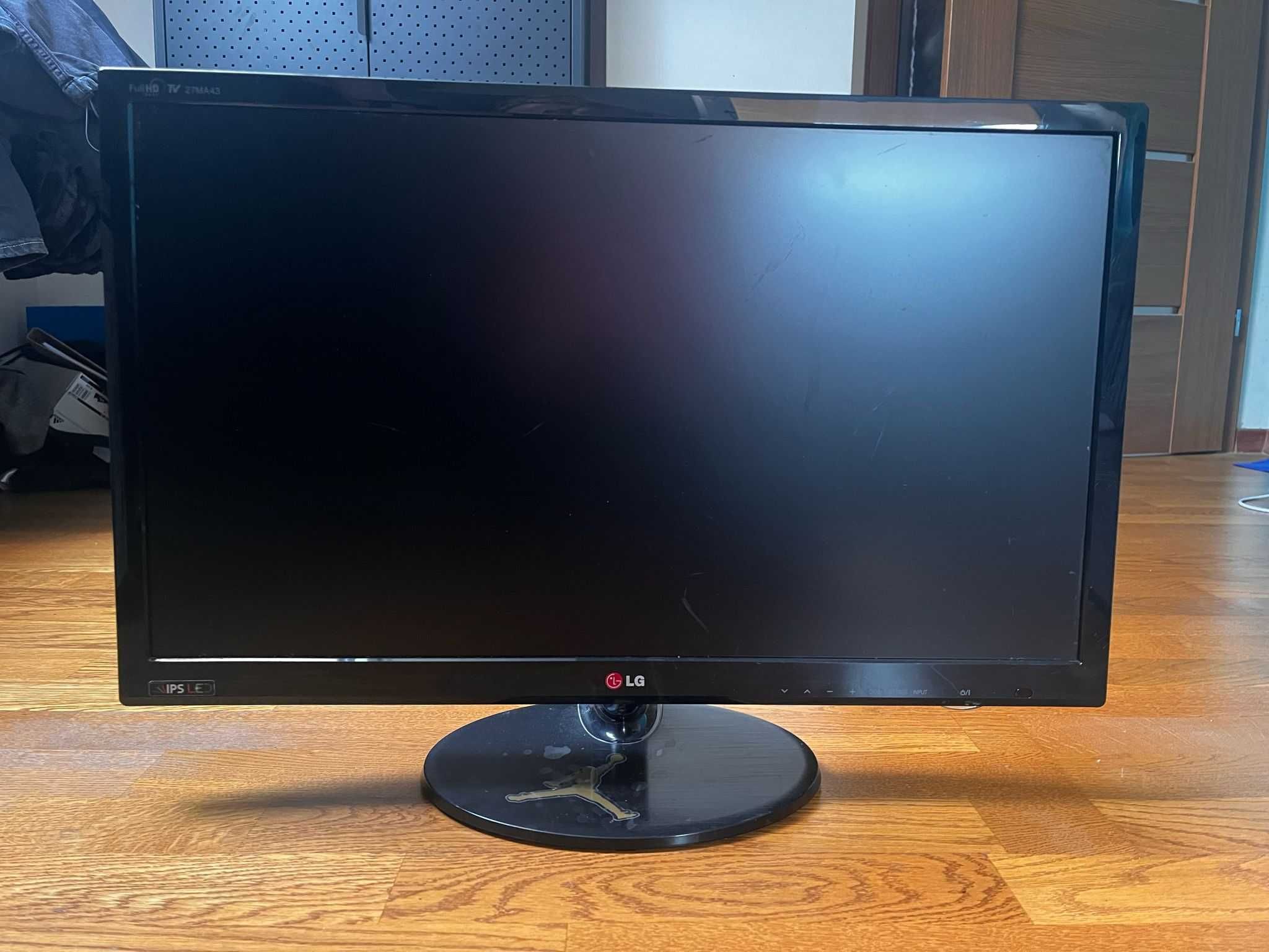 Komputer stacjonarny AMD Ryzen 5 1600 z monitorem LG 27MA43D