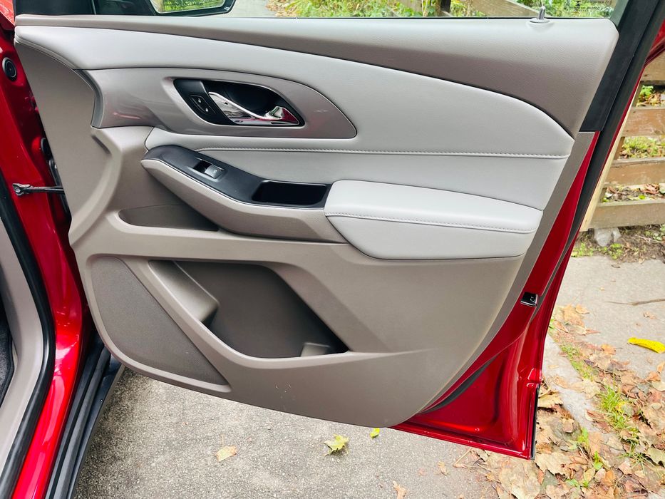 Шевроле Traverse 20 год семь мест минимальный пробег не крашеный!