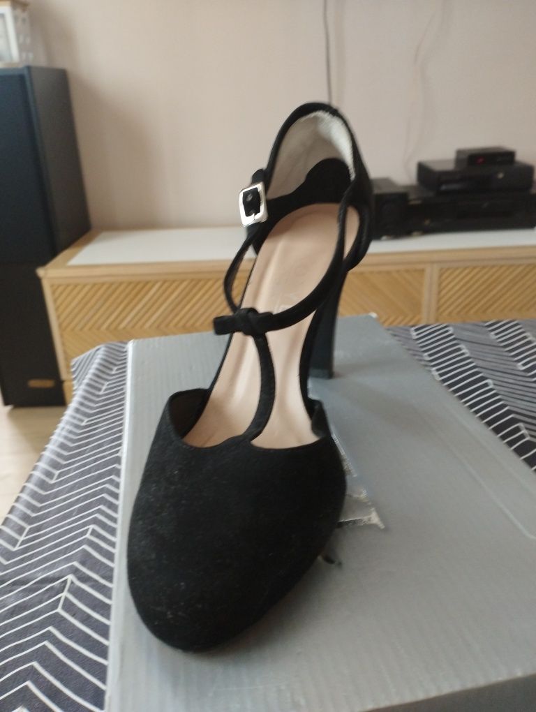 Buty na grubym obcasie