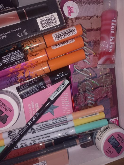 Zestaw kosmetyków do makijażu