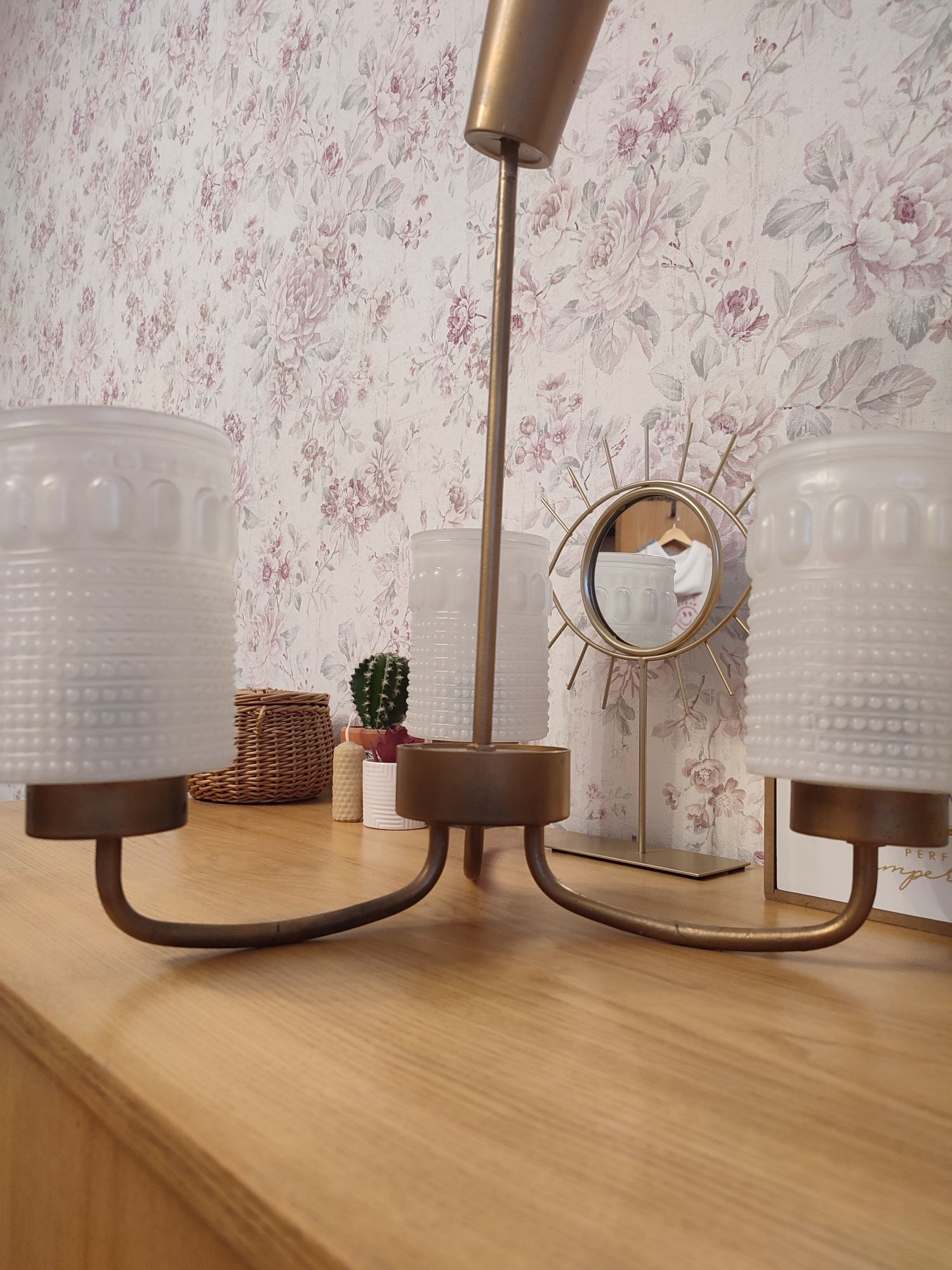 Klosze szklane mleczne retro  PRL 3 szt + żyrandol podstawa