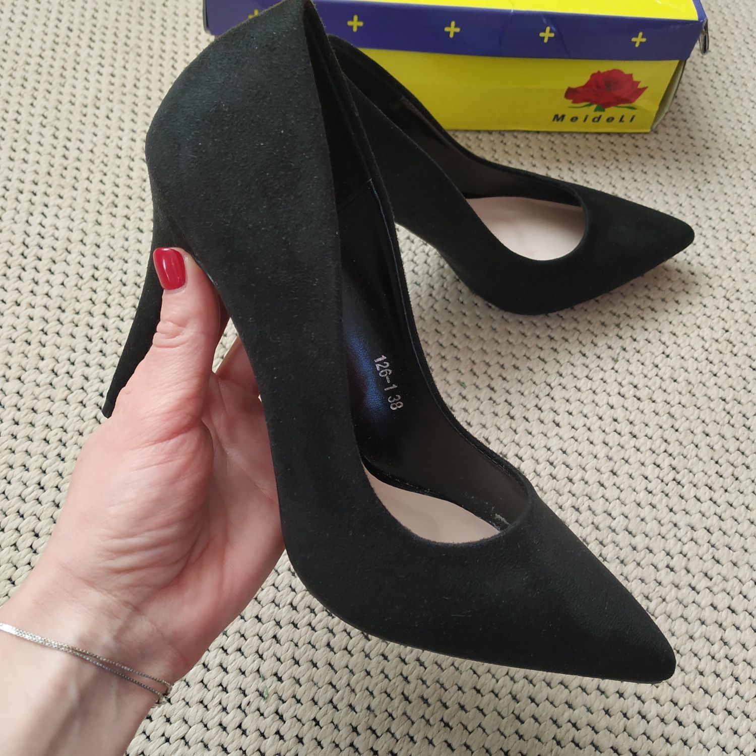 Жіночі туфлі чорні замш класика 38 розмір на шпильці