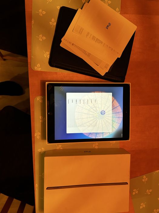 Ipad 8 generacji caly zestaw z etui bardzo dobry stan