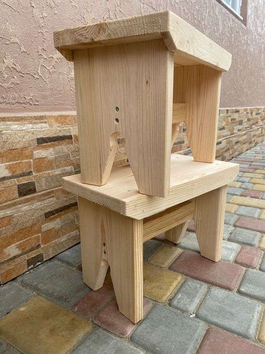 Табурет из массива сосны