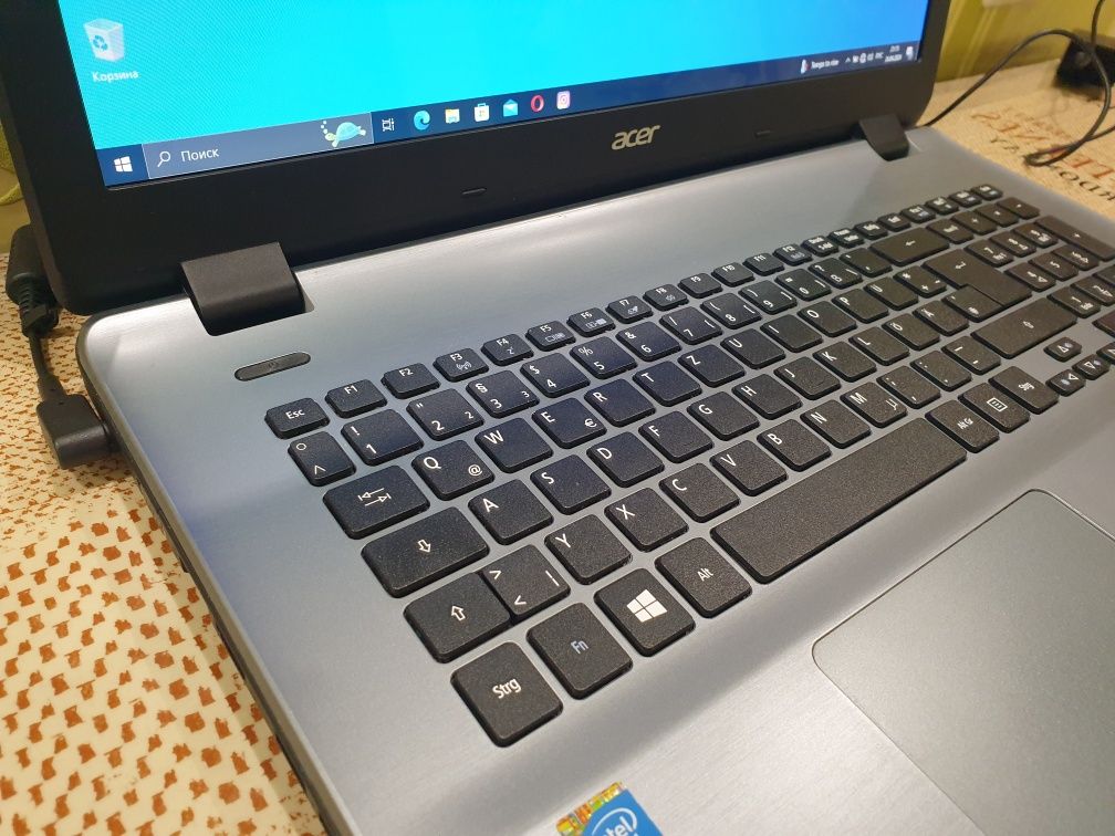 Ноутбук Acer Aspire E5-731 ,Ram 16 ,SSD 240 ,HDD 1000 ,из Германии
