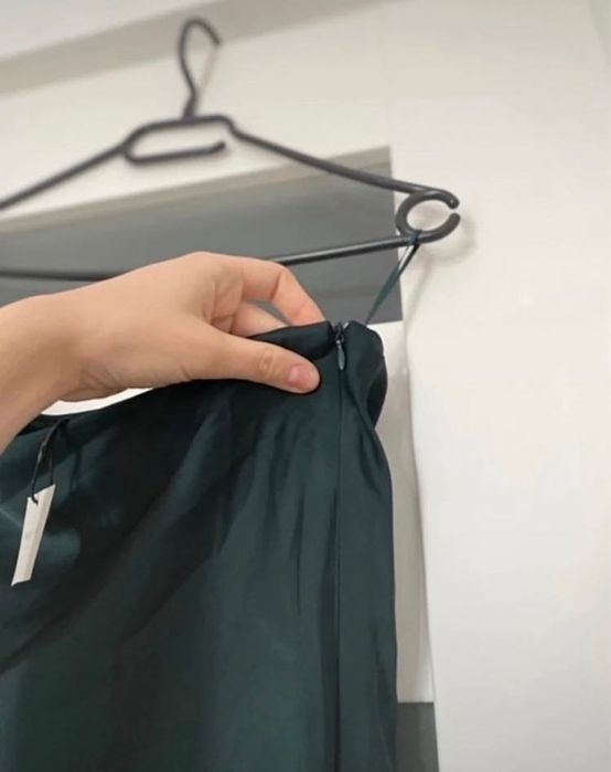 spódnica midi marki Mohito w kolorze głębokiej zieleni , M