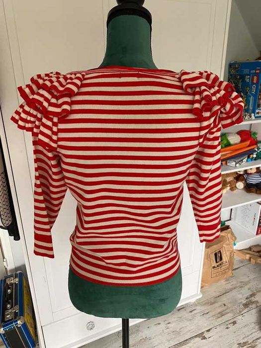 h&m sweter bufki falbanki marynarki rozpinany odkryte ramiona w paski