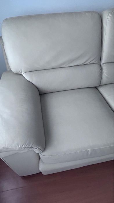 Sofás em pele como novos em bom estado!