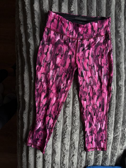 Лосини трішки нижче коліна