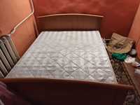 Продам кровать с матрасом на ламелях