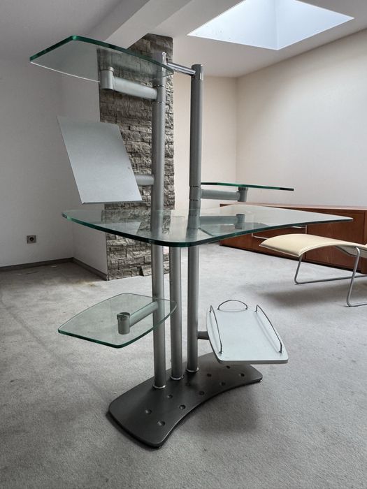 Biurko komputerowe, szklany stolik