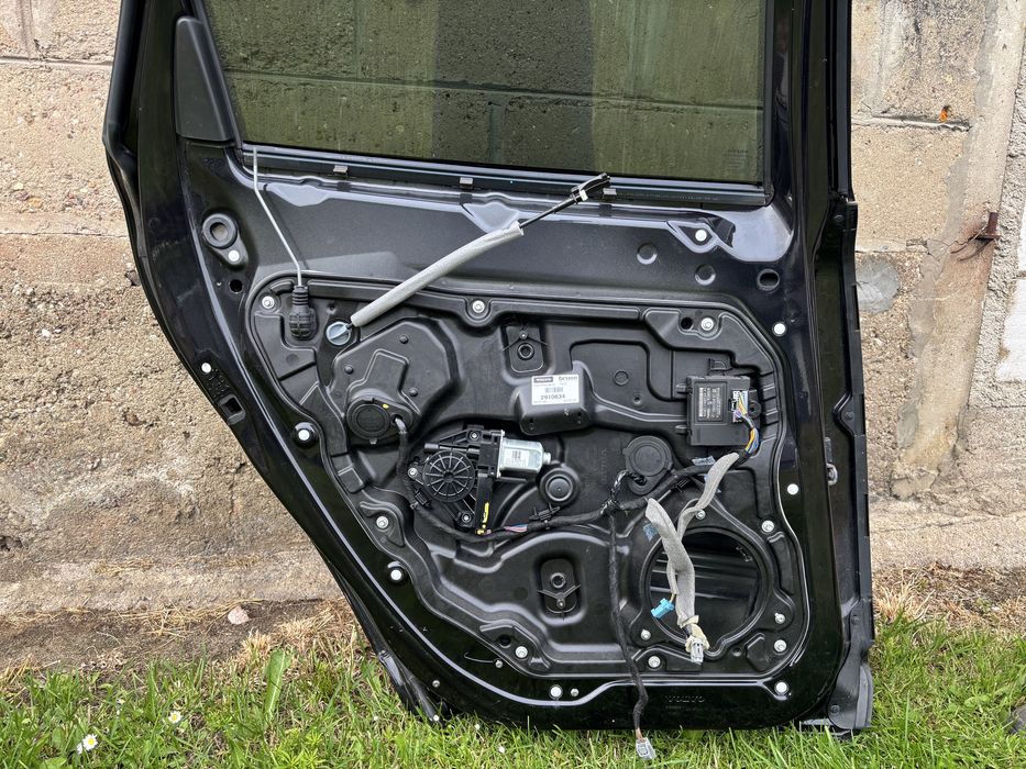 Sprzedam dzwi do xc 60 lift