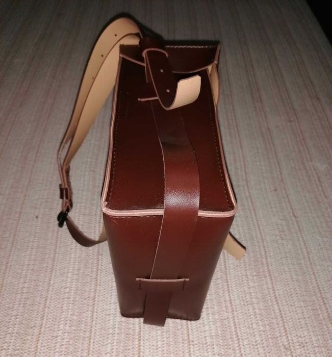 Mala de cabedal militar antiga